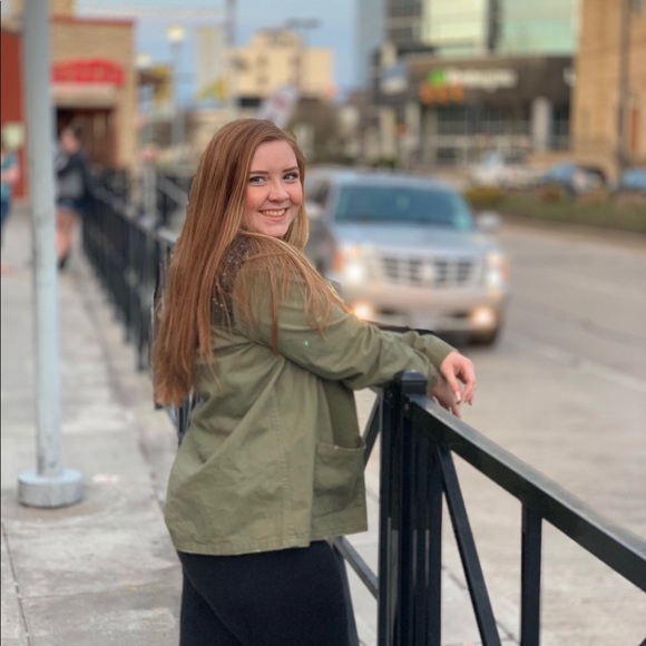 Meet your Posher, Amilee - Picture 3 of 4